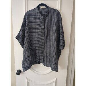 Elegant Black Tunic Top with Striped Pattern and Relaxed Fit